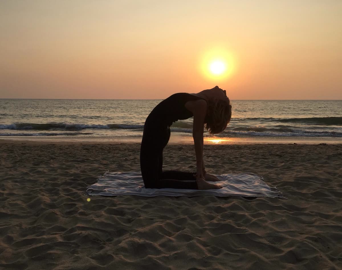 Verónica Sukha practicando yoga