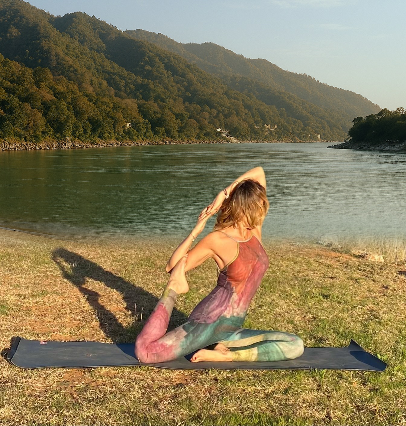 Verónica Sukha practicando yoga